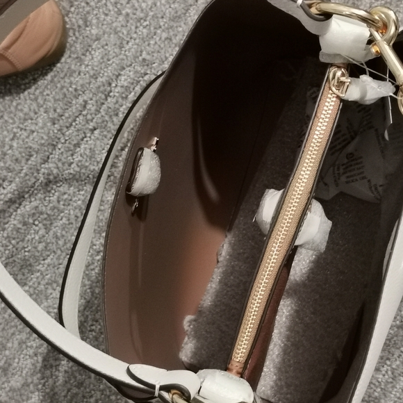 Authentic Coach - Picture 4 of 8